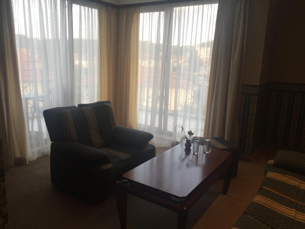 Chateau Montagne Hotel Troyan Trojan Extérieur photo