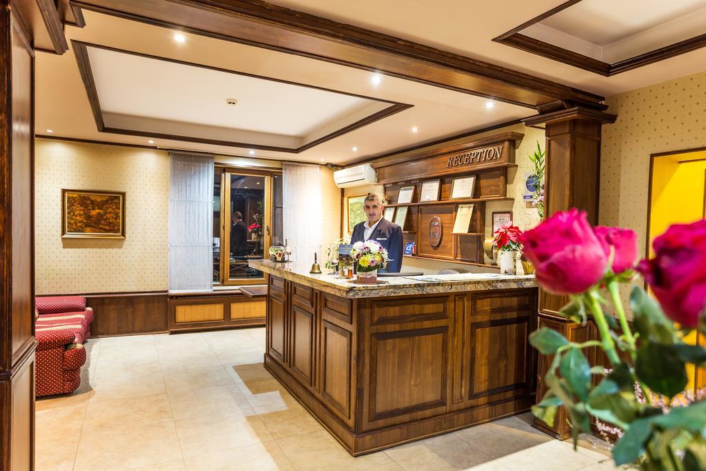 Chateau Montagne Hotel Troyan Trojan Extérieur photo