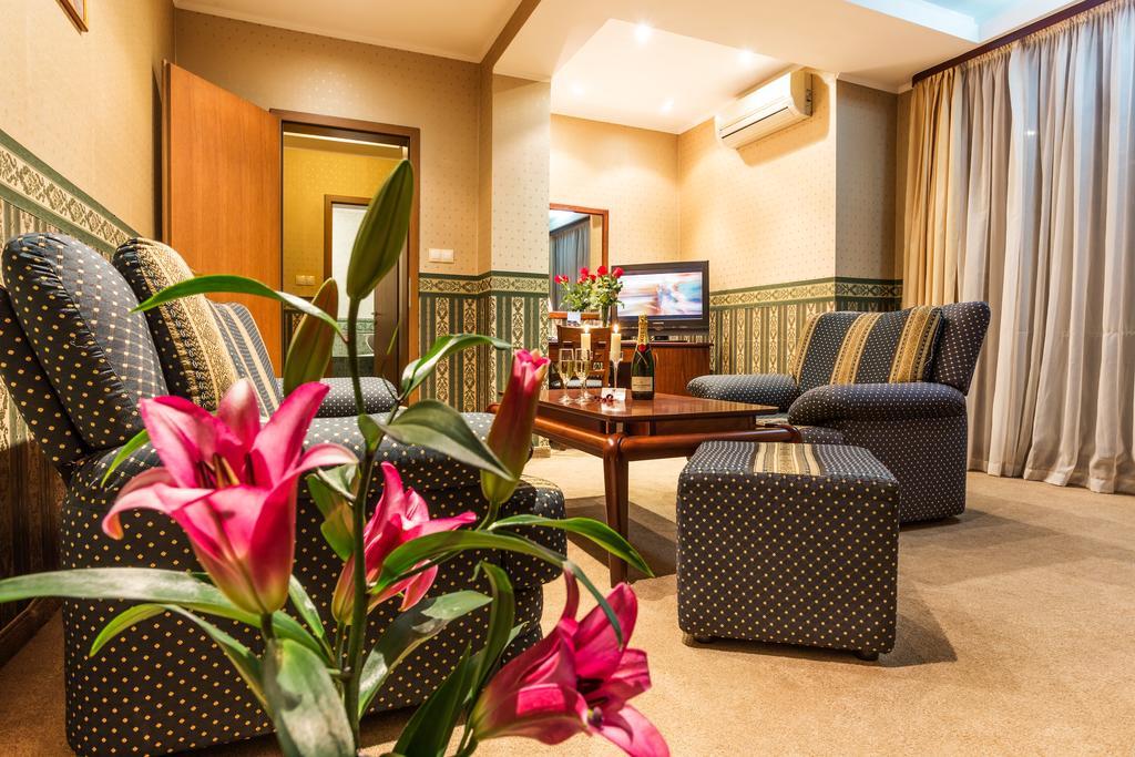 Chateau Montagne Hotel Troyan Trojan Extérieur photo