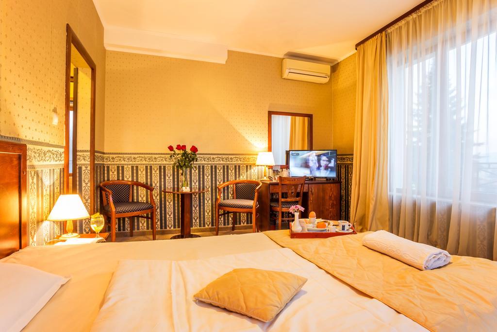 Chateau Montagne Hotel Troyan Trojan Extérieur photo